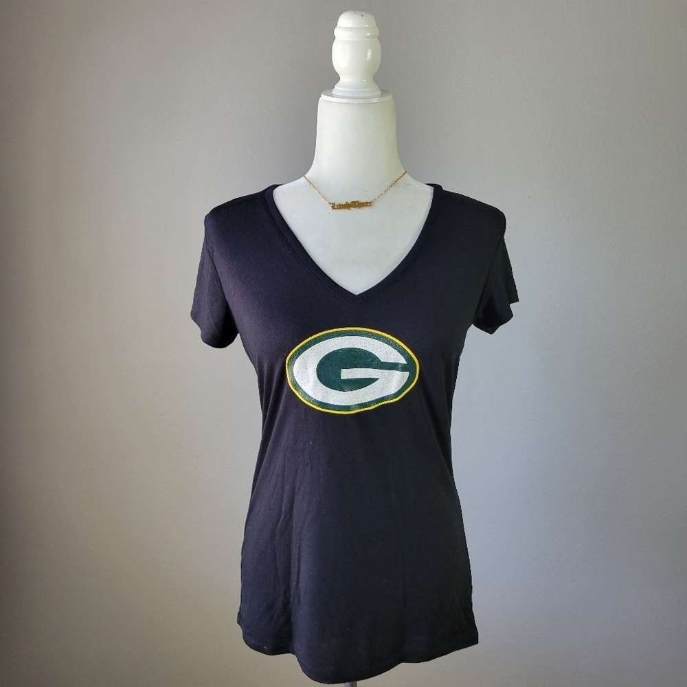 GREEN BAY PACKERS // black v-neck Wisconsin G graphic with glitter